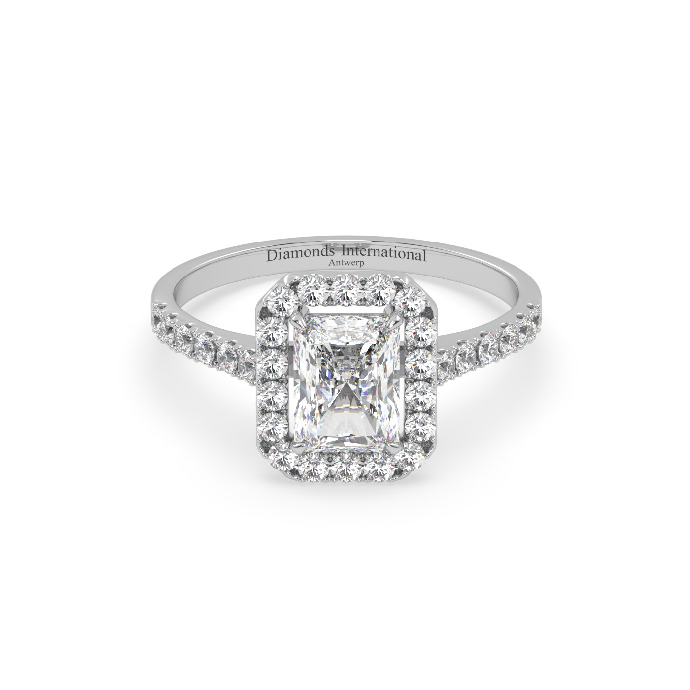 18k yellow gold  round cut 3 stone diamond ring